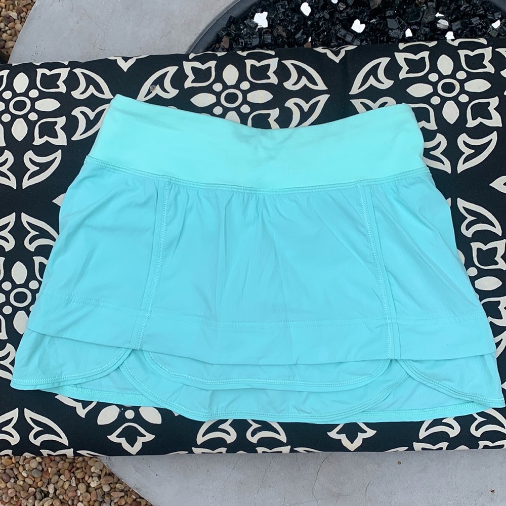 size 14 beautiful light teal color iviva lululemon tennis skirt